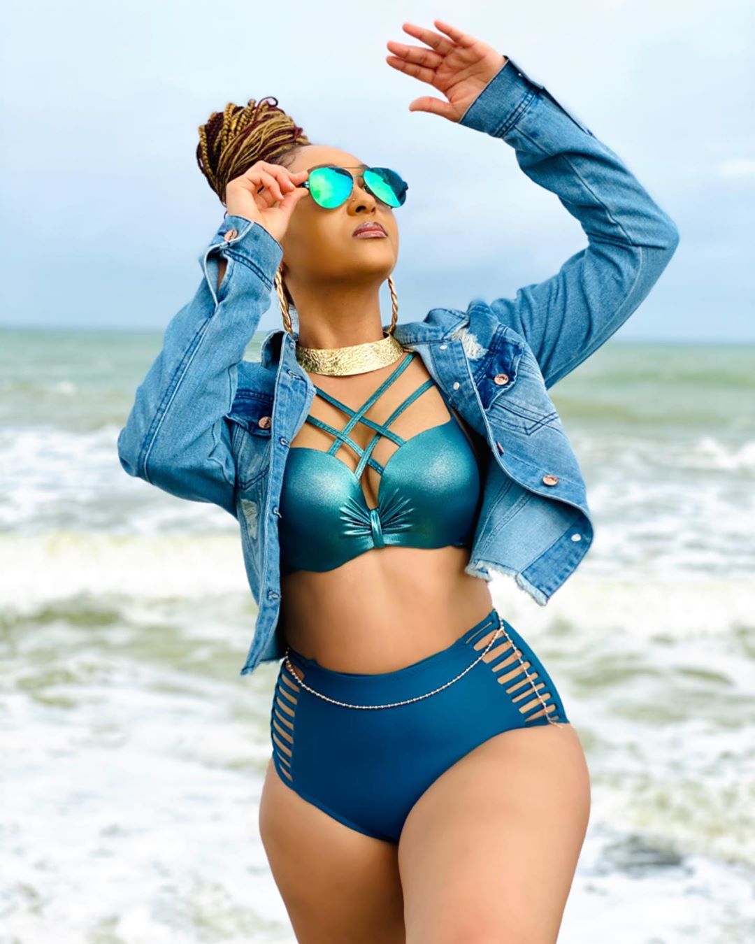 Rosy Meurer Gives Us Some Tourist Vibes!